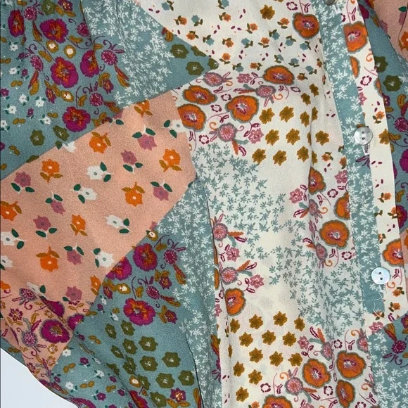 Like New Women’s Rose & Olive Multicolor Floral Blouse - Picture 3 of 10